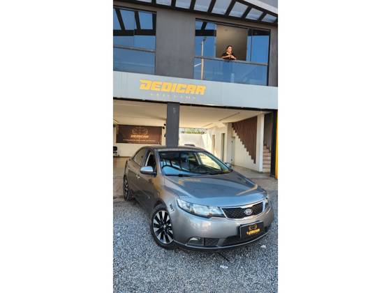 KIA CERATO 1.6 E.221 SEDAN 16V GASOLINA 4P MANUAL